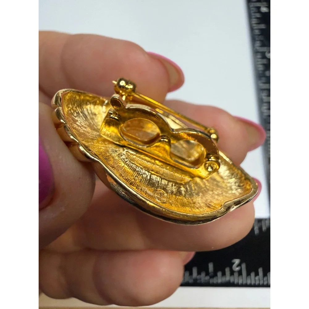 Gold Tone Swirl Brooch Pendant Hematite Cabochon Ribbed Oval Statement Pin
